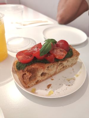 Focaccia con pesto at 26KG in Barcelona