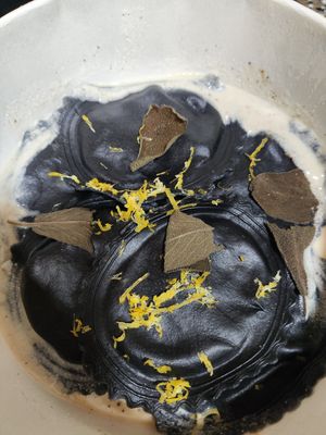 Pasta negra rellena de setas con salsa cacio e pepe at 26KG in Barcelona