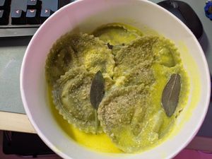 Spinach Ravioli in vegan butter sauce at 26KG in Barcelona