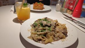 Tagliatelle ai funghi and Lasagna Napoletana at 26KG in Barcelona