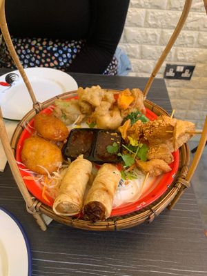 Veggie starter for 2 at Mommy Thai  in Leeds