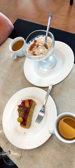 Arroz con leche y tarta de frutas at Vegano A Seimeira in Lugo