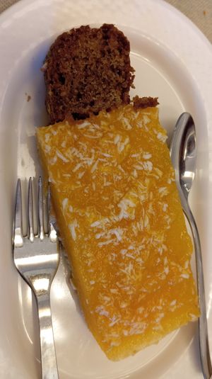 Tarta de melocotón e biscoito de canela at Vegano A Seimeira in Lugo