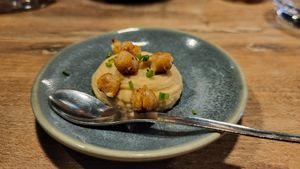L' entrée: Hummus at V&G Gastro in Avignon