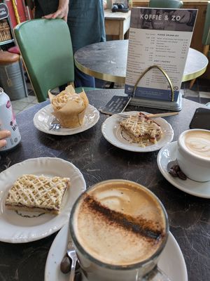 Vegan shortbread and lemon muffin at Koffie & Zo in Delft