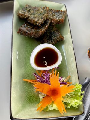 Gui chai tod je €7

Gefrituurde dikke pannenkoek van knoflookblad met zwarte saus at Thai Lin in Kortrijk