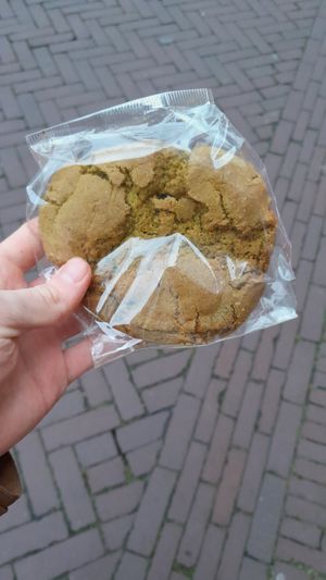 Matcha cranberry cookie at Lente - Vegan Patisserie in Gouda