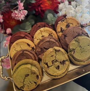 Cookies (90 gr). From front to back: matcha, chocolate, chocolate chip and red velvet. The cookies are tasty and chewy. However, the matcha cookie is slightly bitter at Lente - Vegan Patisserie in Gouda