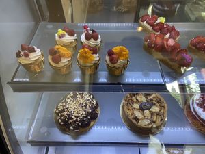 Cupcakes are usually not offered, but on Saturday 7 June 2025 they were there. They had a strawberry jam filling and were tasty but I found the cream topping a bit too much. at Lente - Vegan Patisserie in Gouda