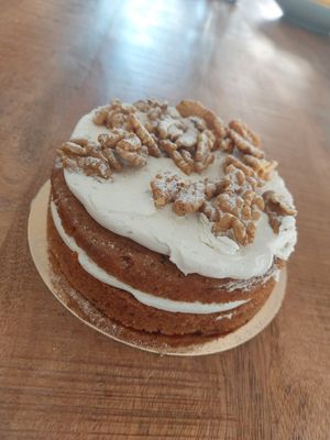 Whole carrot cake (6-8p), can also order just 1 piece at Lente - Vegan Patisserie in Gouda