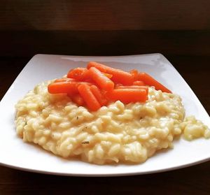 Šafránové Arborio Rizoto s mrkvičkou (vegan, glutenfree) at Lucky's Vege Bistro in Trebic