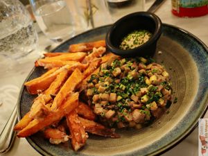  Le tartare à la Thai, tartare of Korean eryngii mushrooms, zucchini, red onions, Thai sauce made with tamari, ginger, Thai basil and garlic, served with crispy homemade sweet pot at Slow in Paris