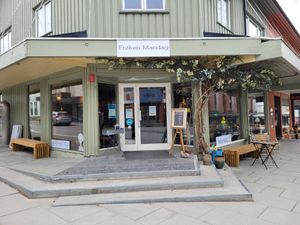 Café front at Frøken Mandag in Gjoevik