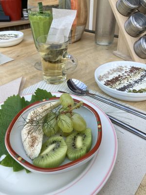 Yoghurt met fruit  at Hoeve Veganza B&B in Vlagtwedde