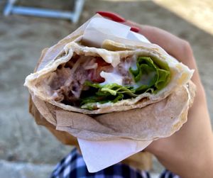 Piadina HULK, super buona!😋 Ci sono dentro dei pezzi di beyond meat, mozzarella di riso, maionese vegana, insalata, pomodori e cipolle. Prezzo 13,50 CHF  at Natural Food in Lugano