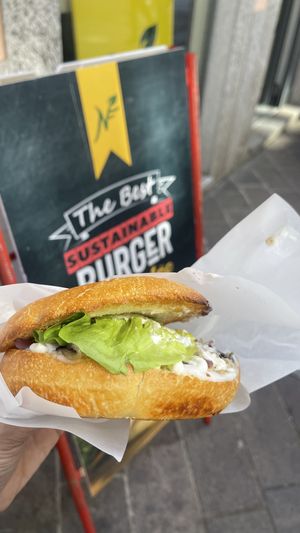 Focaccia AMALFITANA: mozza di riso artigianale, Vuna vegetale, pomodorino secco, melanzana, olive, cipolla. Buonissima 😍  at Natural Food in Lugano