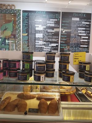 Pizza - Foccacia - Wraps - Gelati - alles vegan 🌱  at Natural Food in Lugano