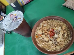 Big bowl of rice noodles and ice black tea at Handmade Health - 手工養生 in Taipei