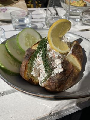 Potato with Skagenröraa  at Queen Beans in Uppsala