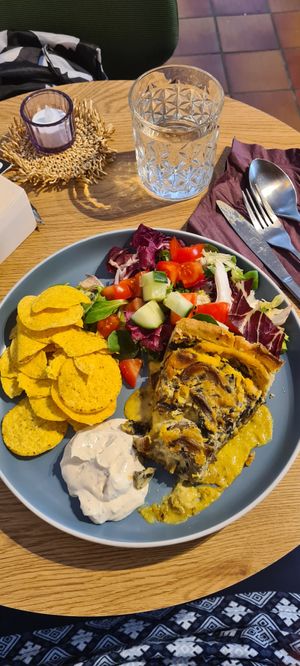 Svamp paj. Riktigt god å mättande. at Queen Beans in Uppsala