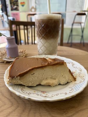 Biscoff cheesecake  at Queen Beans in Uppsala