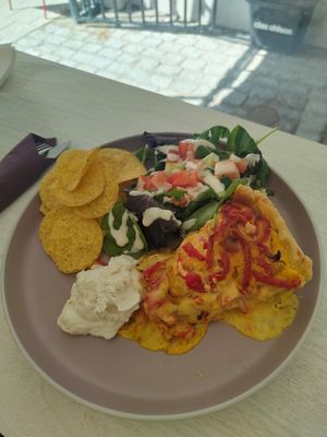 Oumph chicken and pepper quiche at Queen Beans in Uppsala