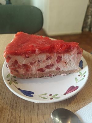 Strawberry cheesecake at Queen Beans in Uppsala