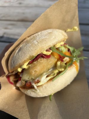 crispy zucchini burger (+ mango sauce) (13€)  at terra food truck in Zeebrugge