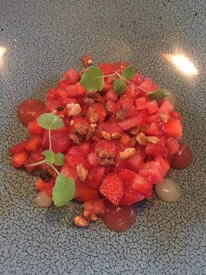 Fraises, pastèque, pignons caramélisées et crème de yuzu at Le 1925 in Frehel