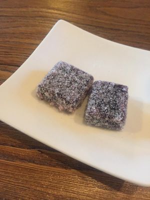 Mignardises sucrées at Le 1925 in Frehel