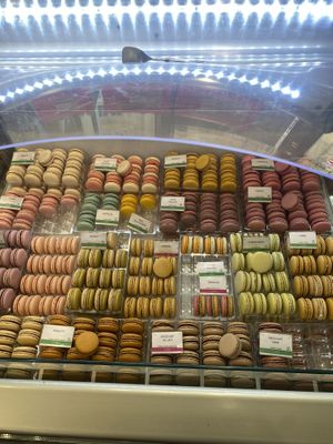 The vegan options available  at Pâtisserie Philippe Segond Meilleur Ouvrier de France in Aix-en-provence