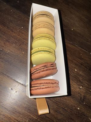 Macarons au café, pistache et chocolat   at Pâtisserie Philippe Segond Meilleur Ouvrier de France in Aix-en-provence