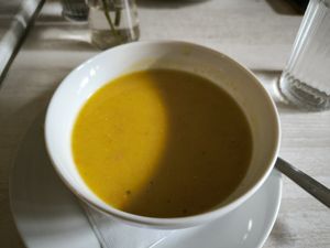 Sopa de lentejas rojas at Szelence Cafe in Budapest