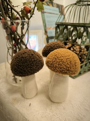 Decoración otoñal acogedora at Szelence Cafe in Budapest