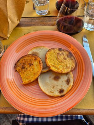 Their specialty is farinata, the traditional chickpea pancakes at La Sciamadda Dei Vinaccieri Ballerini in Sestri Levante