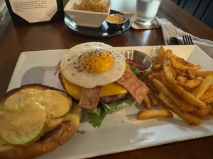 Royale burgerrs  at MoonShine in Cocoa