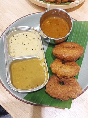 Vadas at Chennai to Rangoon Indian restaurant in Chiang Mai