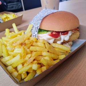 Mac & Cheese burger with fries at Everdale Cafe & Gelato in Springvale
