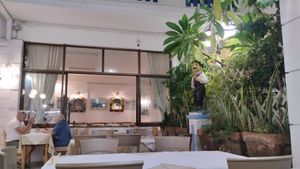  at Uncle George in Crete