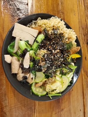 My HUGE bowl of delicious noodles, tofu, mock meats and vegetables at Vege Creek 蔬河 - Yanji St in Taipei