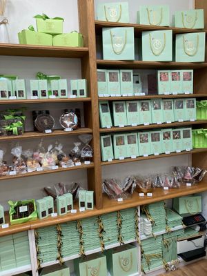  at Makdamia in Paris