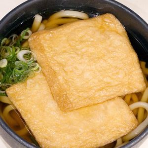 Vegan, plant-based, and Halal-friendly kitsune udon. The secret to its popularity is the deliciously sweet and aromatic fried tofu, which pairs perfectly with the dashi. You can also choose soba instead of udon. at Dashi & Soba Suisha in Hiroshima
