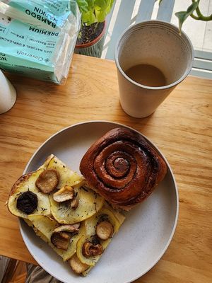 Cinnamon roll, Rusticana pizza (mushrooms, potato) and oatside coffee at Rya Bakehouse in Central Singapore