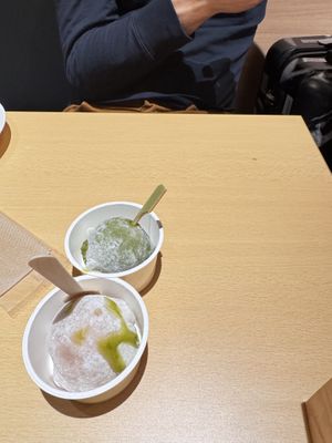 And ofc icecream mochi for dessertt #Veganuary at HND - Diversity Diner - T3 - Departures in Tokyo