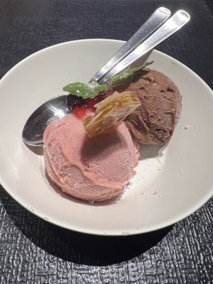 Assorted Gelato- Strawberry and Chocolatee  at HND - Diversity Diner - T3 - Departures in Tokyo