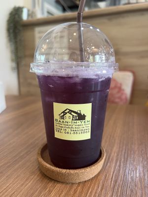 butterfly pea   at Baan Im Yen in Nakhon Pathom