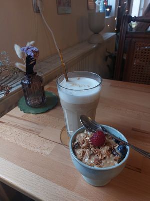 Latte Macciato and Small Granola Bowl at Oh Darling in Marburg