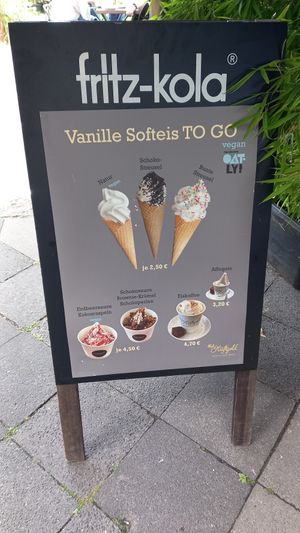 als vegan gekennzeichnete eis-optionen at Café Hüftgold in Dusseldorf