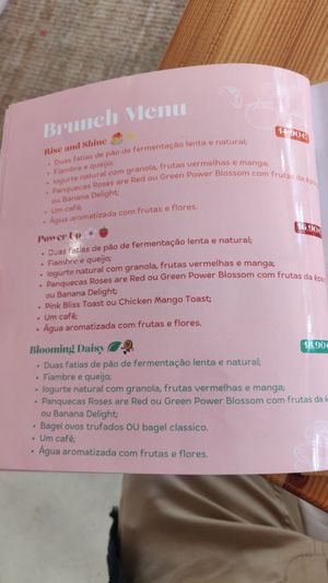 Brunch at The Flower Bar & Coffee Shop in Faro