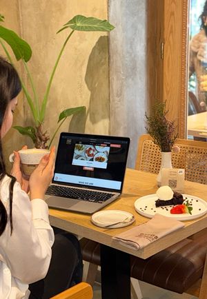 Remote working spaces at Ottos Restocafé in Tirana
